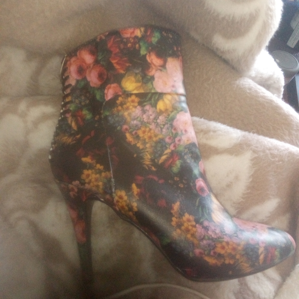 Heels - Picture 5 of 6